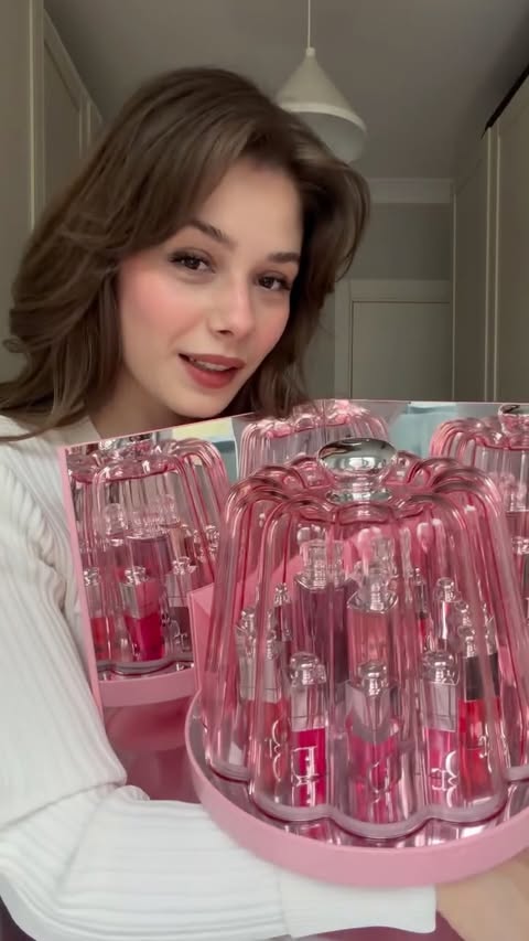 Instagram post by an influencer for Dior Beauty. Caption reads: [...] #DiorParfums #DiorMakeup @diorbeauty #reklam.