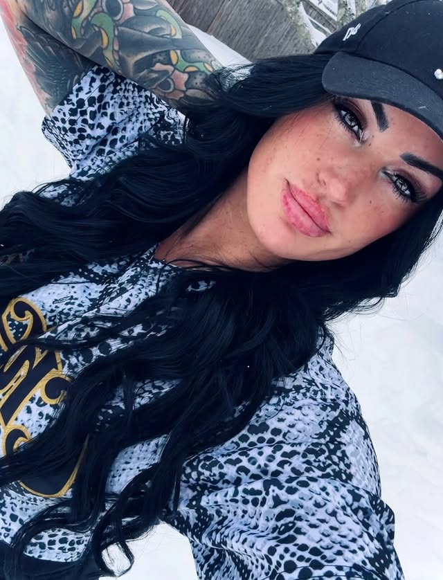 Instagram post by @misskerrinn for Fansidea. Caption reads: [...] for baseball season ⚾️ 🖤🤍 Thank you....