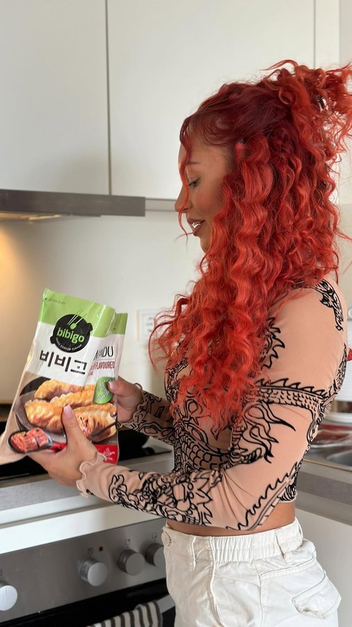 Instagram post by @latina_rusin for Bibigo. Caption reads: [...] So simple: 1. Use my sound and join the....