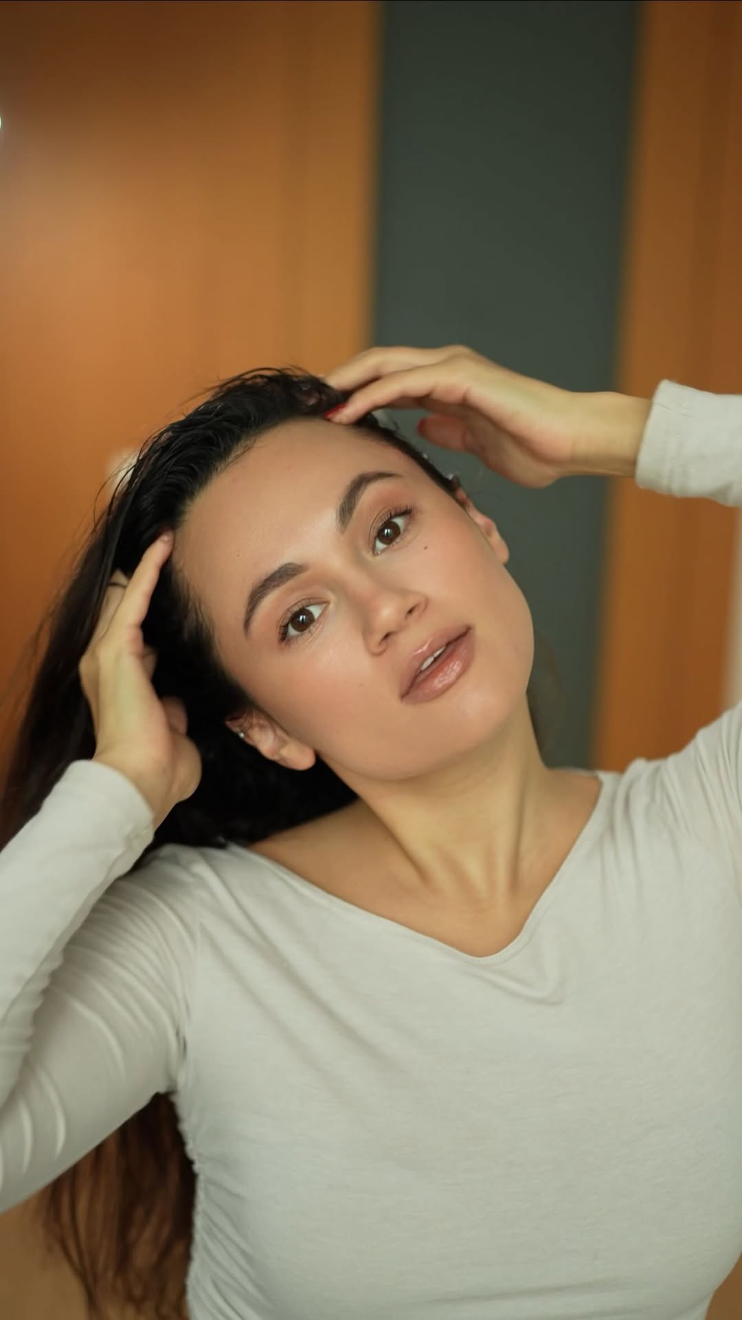Instagram post by @mila_korneli for Biolage. Caption reads: У вас теж швидко жирніє волосся? 

Ми багато часу....
