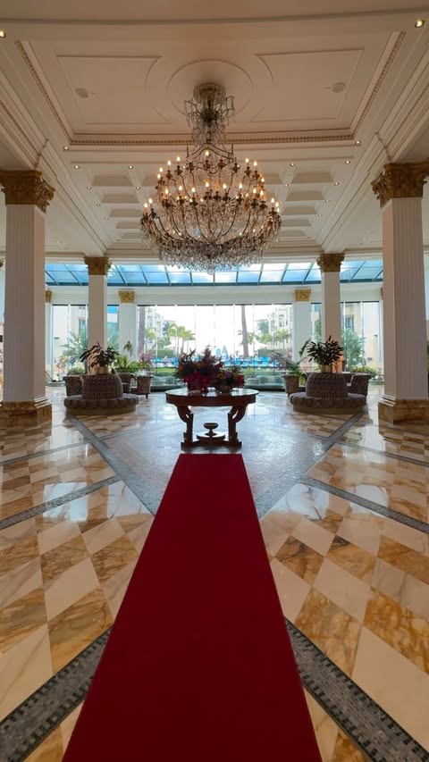 Instagram post by @travelwithyou.au for Luxury Escapes. Caption reads: Save this stay for your next Gold Coast trip 🥂 We....