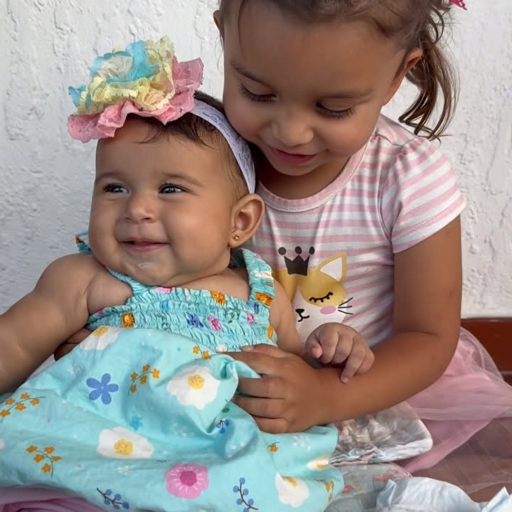 Instagram post by @gesaria for Huggies. Caption reads: ALESSIA TIENE UN ANUNCIO, uno que me hizo llorar y....