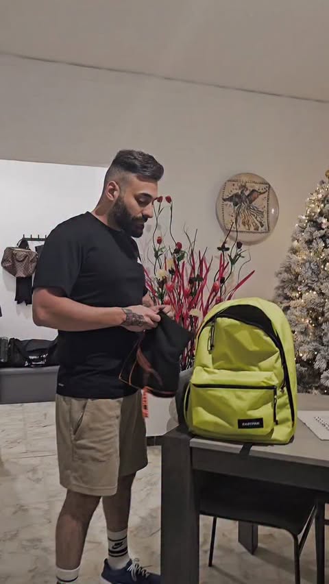 Instagram post by @peppe_e_samantha for Herboxa. Caption reads: #herboxa Samantha è gelosa 😁 @herboxa.