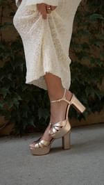 Instagram post by @babesontrend for Schutz. Caption reads: A moment for the Keefa Sandal ✨ @schutz 

....