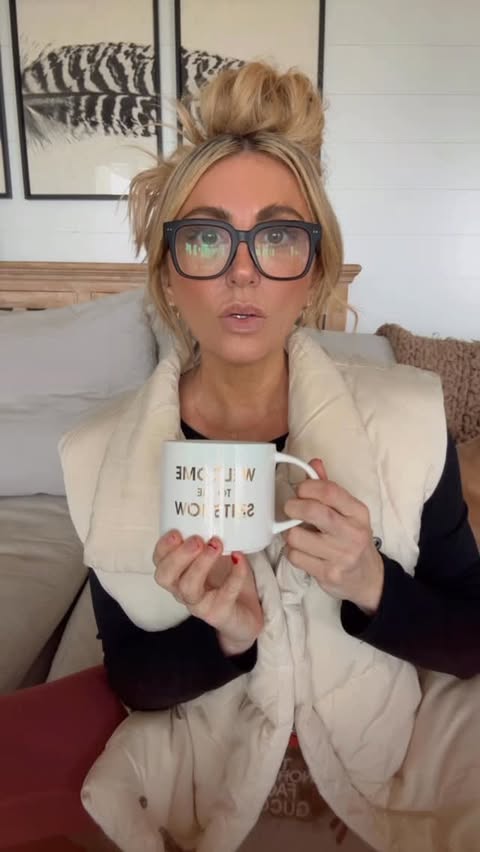 Instagram post by an influencer for Kohl's. Caption reads: [...] Still tired. Still iconic. #kohlsfinds....