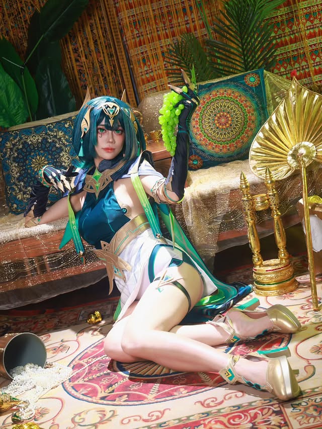 Instagram post by @kyouka.tsu for Uwowo Cosplay. Caption reads: 🐱All the glitters isn't just gold, but the wealth....