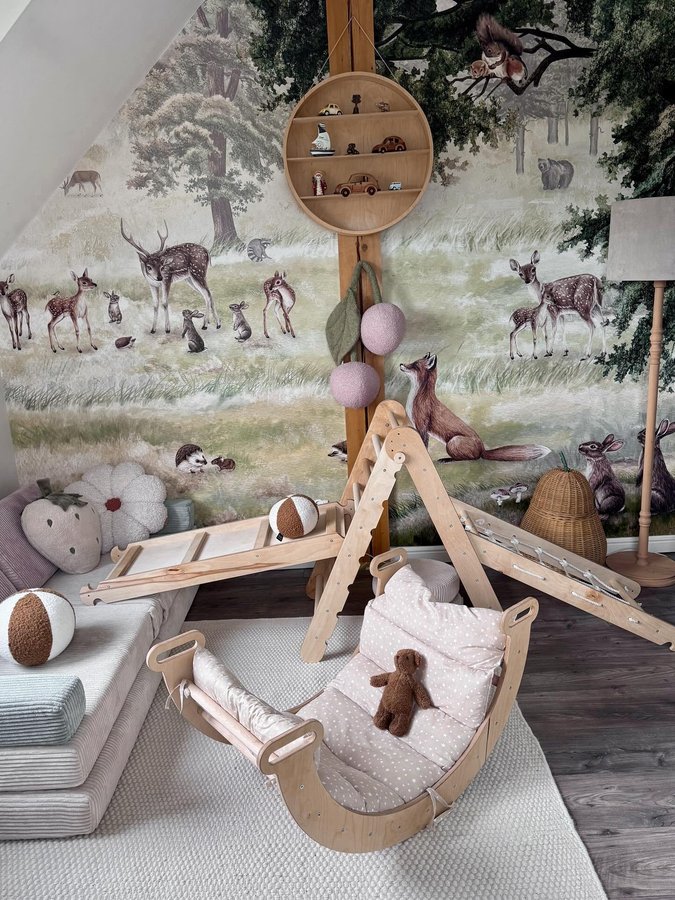 Instagram post by @kasia_pinkowskaa for Goodevas. Caption reads: [...] weekendu 🤎🧸 Plac zabaw ⬇️ @goodevas....