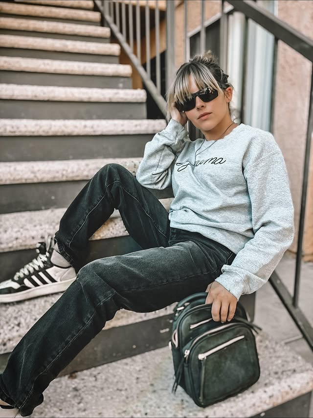 Instagram post by @raelynsroulette for Oliver Logan. Caption reads: [...] jeans. I partnered up with @oliverloganla....