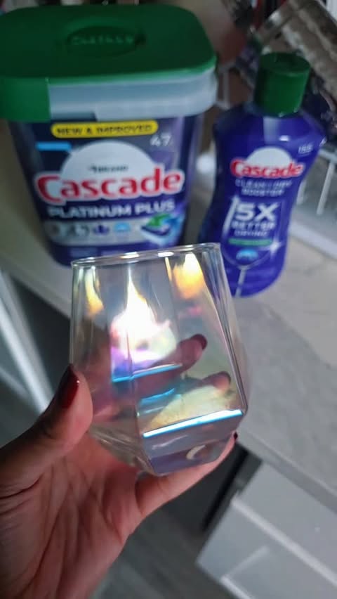 Instagram post by @msfancycannon for Cascade. Caption reads: [...] at the rest when you have the best....