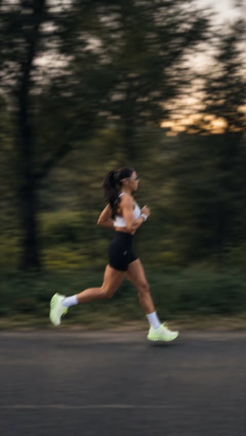 Instagram post by @sydelisehud for On. Caption reads: Running is hard but my shoes don’t need to be.....