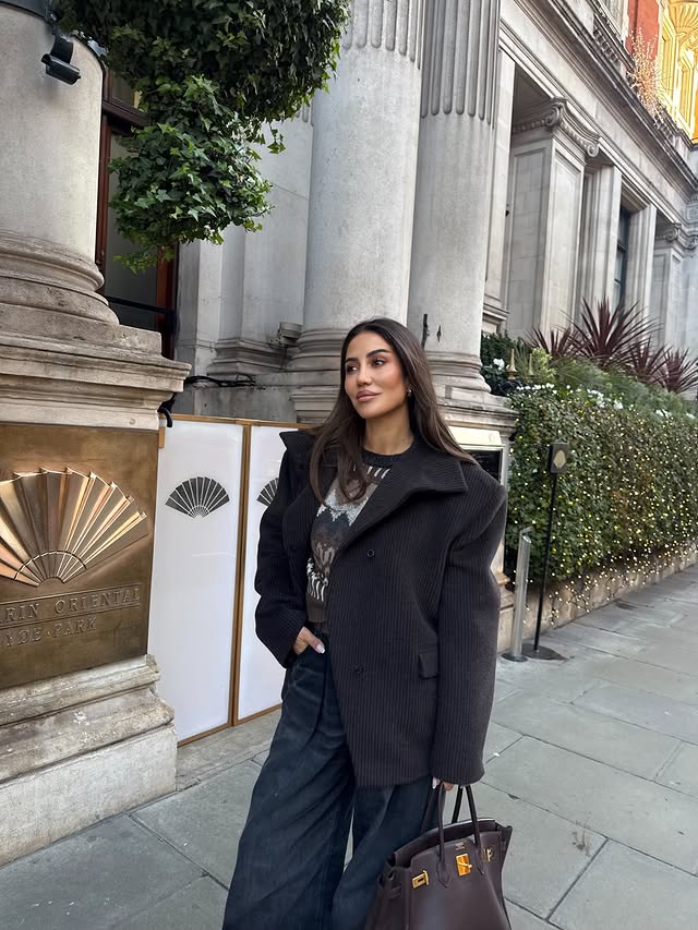 Instagram post by @tamara for Mandarin Oriental. Caption reads: London (Christmassy) moments @mo_hydepark + lots....