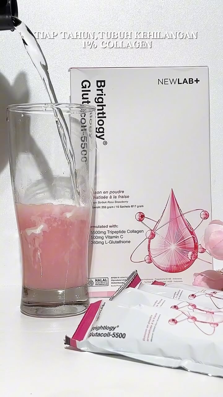 Instagram post by @afrilia_sis for Newlab. Caption reads: Wajib banget sih konsumsi Collagen 😍 @newlab.id....