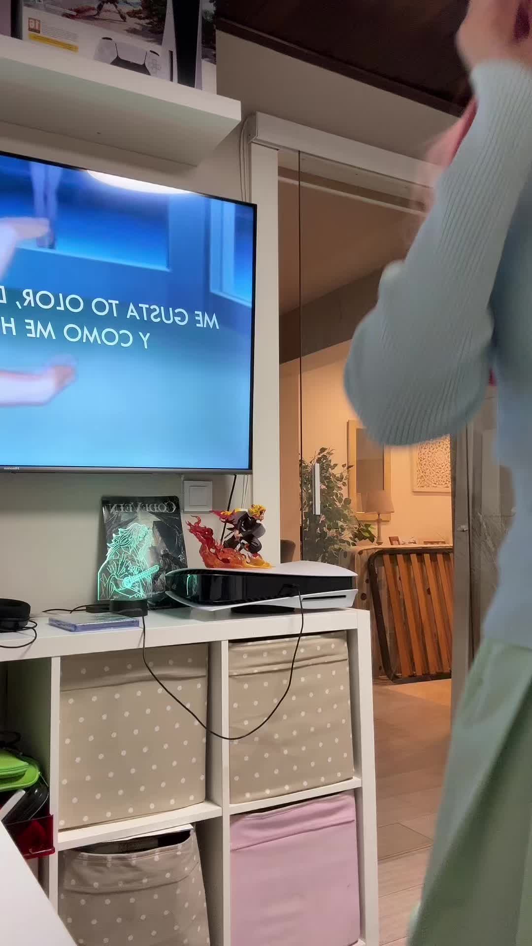 TikTok post by @iris_23_x for TIJN Eyewear. Caption reads: Estás gafas le pegan mucho a Miku 💙 colaboración....