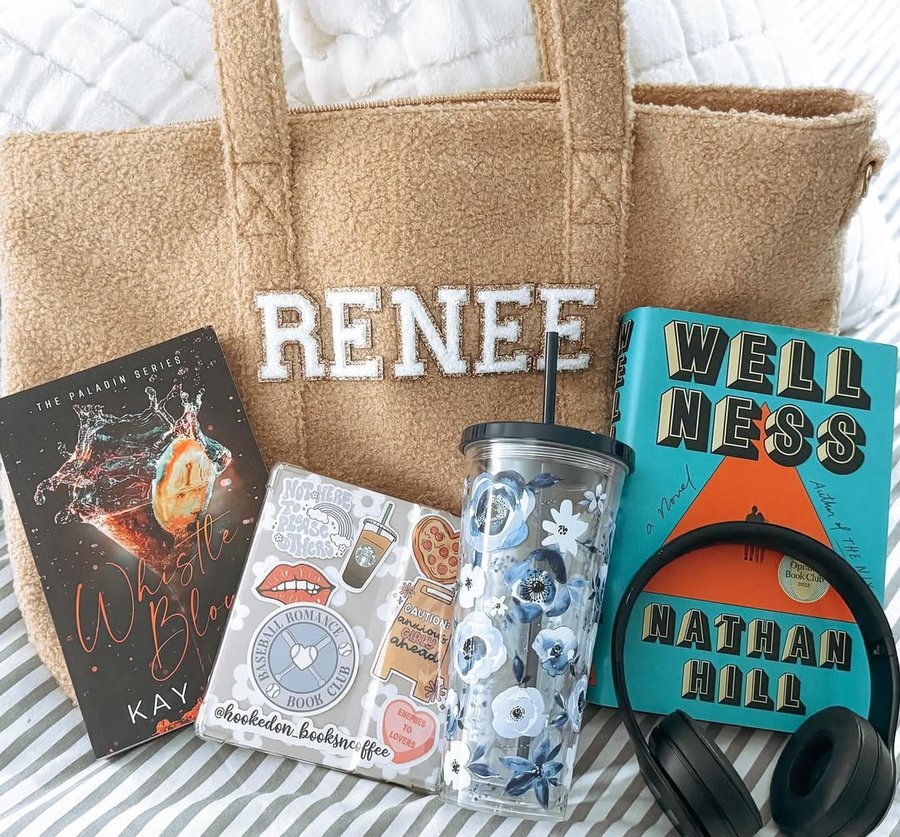 Instagram post by @hookedon_booksncoffee for KenzKustomz. Caption reads: .
💟 мy new вooĸιѕн вag 💟

Obsessed with my new....