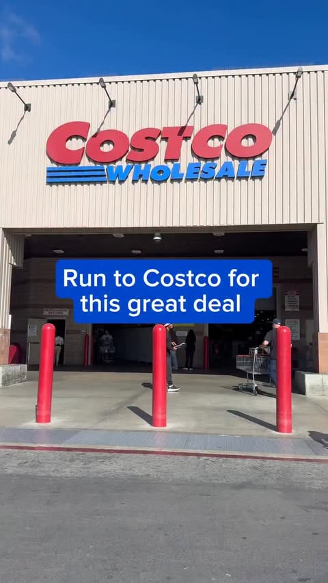 Instagram post by @costco_experts for OxiClean. Caption reads: 🚨 RUN to Costco for this great deal!....