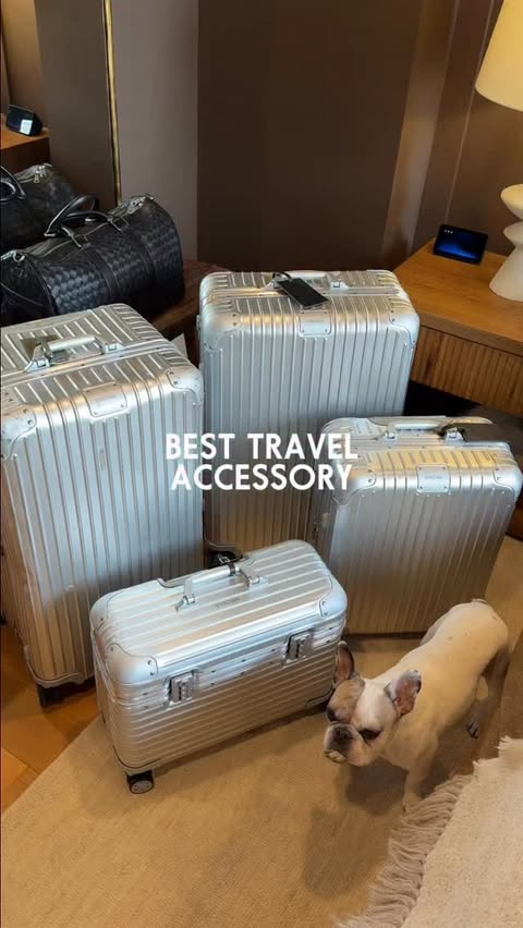 Instagram post by @bentaylortech for Holafly. Caption reads: [...] having signal. 25GB or Unlimited, Holafly....