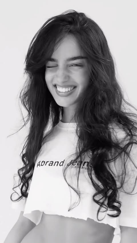 Instagram post by @petersoulis for Abrand Jeans. Caption reads: [...] us with her presence and beauty.....
