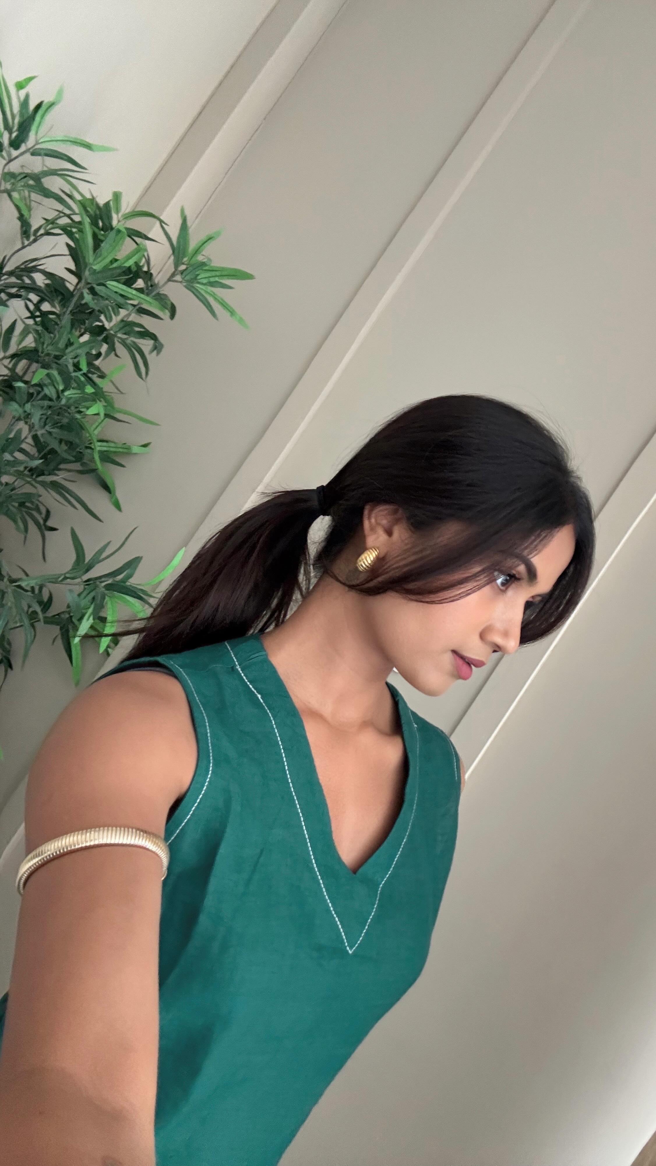 Instagram post by @navyaaaa_naidu for WishCare. Caption reads: Dark underarms? Body odour? Say less 💁🏽‍♀️

This....