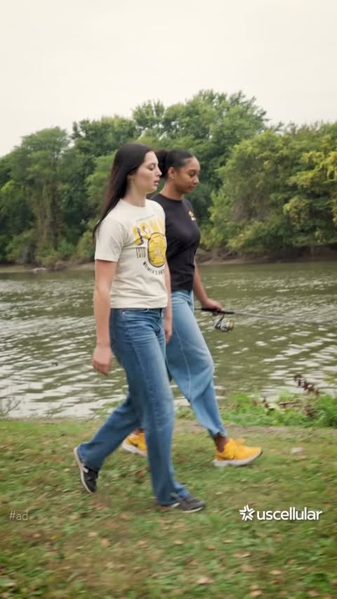 Instagram post by @hannahstuelke for UScellular. Caption reads: [...] No need to fish for this connection…....