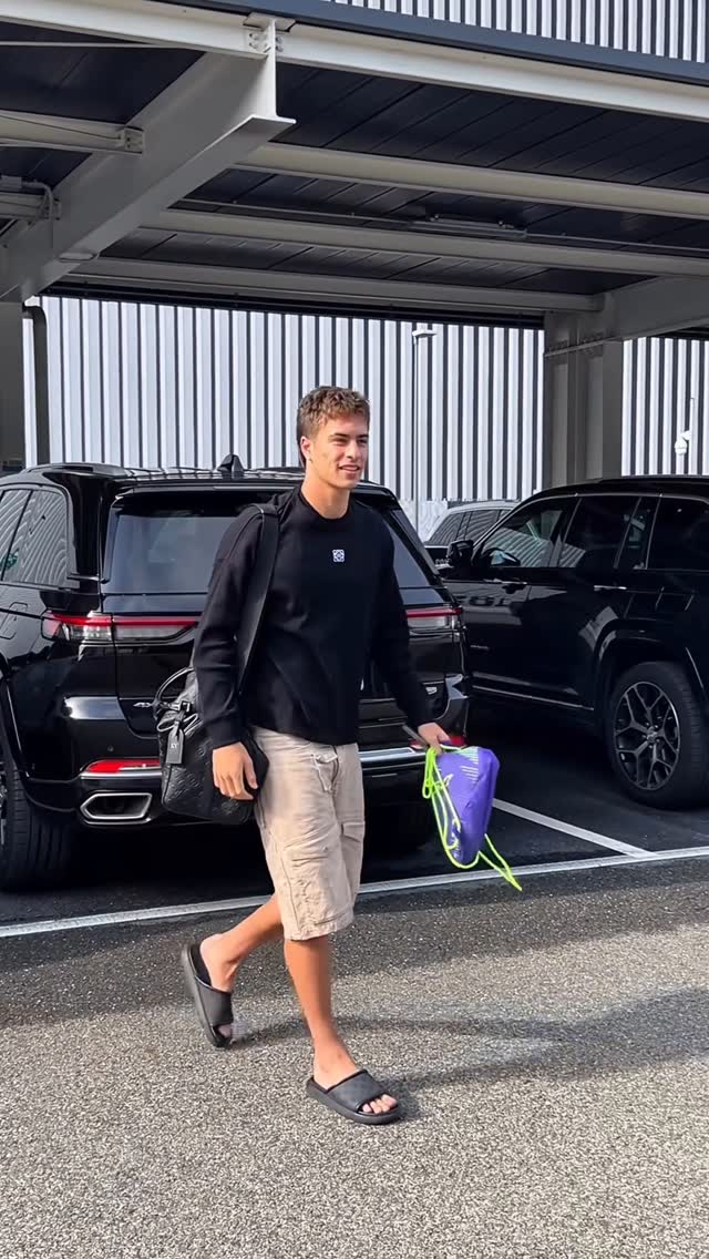Instagram post by @juventus for Jeep. Caption reads: The squad is back home 🤍🖤 @jeepeurope.