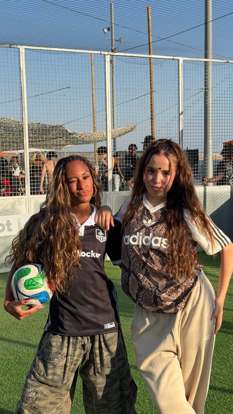 Instagram post by @noacruzzz for Foot Locker. Caption reads: guess the football player with @yasmooju and....