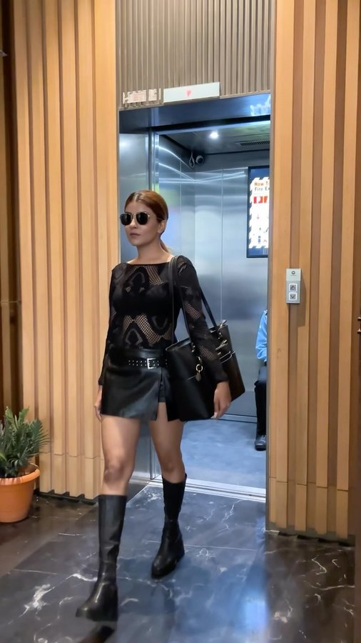 Instagram post by @ianayashah for Anne Klein. Caption reads: [...] 
GET AN ADDITIONAL 10% OFF ON ANNE KLEIN....