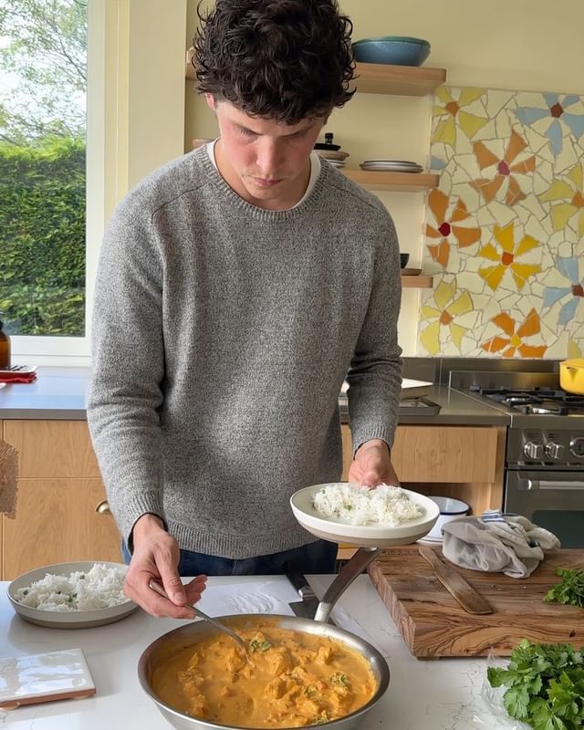 Instagram post by @maxlamanna for YesColours. Caption reads: 🔪👨🏻‍🍳🏡NEW KITCHEN - before & after!

Being....