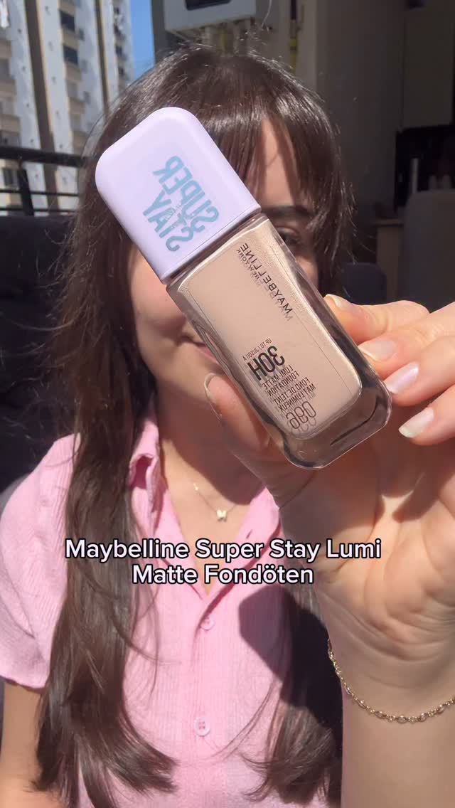 Instagram post by @avocadolublog for Maybelline New York. Caption reads: Maybelline Super Stay Lumi Matte Fondöten😍....