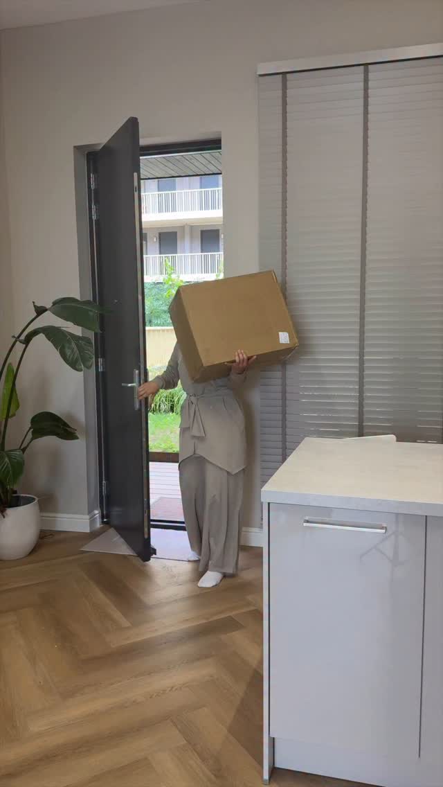 Instagram post by @lailatahri for Milky Plant. Caption reads: Hydration upgrade unlocked🚰 No more guessing....