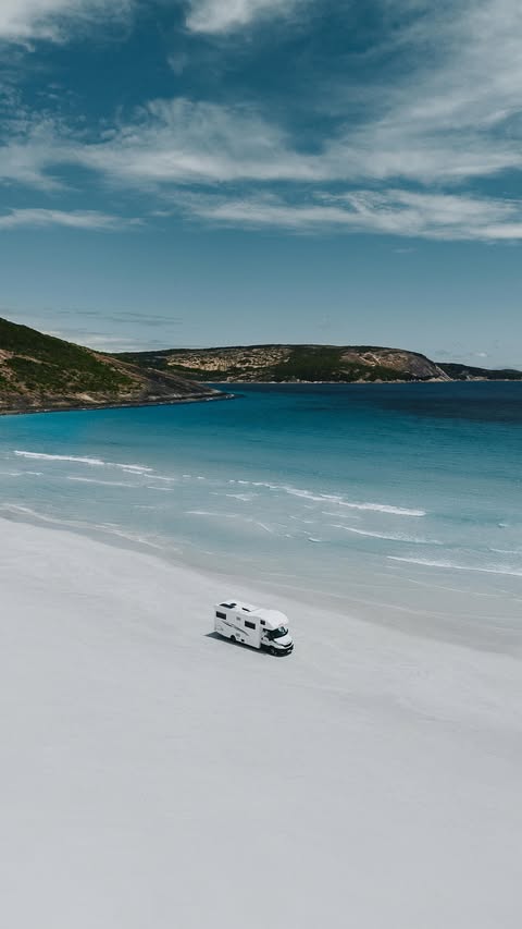 Instagram post by @dreamexplorers_ for Qantas. Caption reads: Western Australia Highlights 🇦🇺

🇬🇧. I....