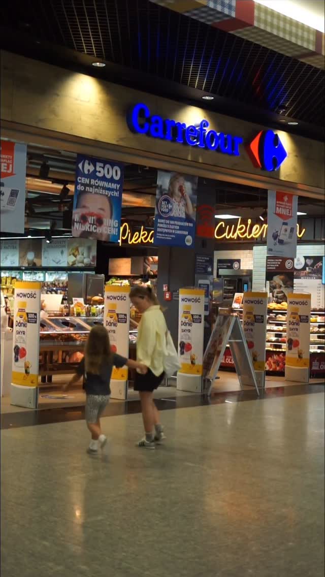 Instagram post by @tojafrycz for Carrefourpolska. Caption reads: •𝐫𝐞𝐤𝐥𝐚𝐦𝐚
 
Kiedyś to ja wybierałam swoje....