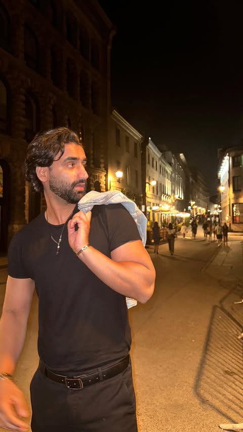 Instagram post by @harveyriar for Emirates. Caption reads: GRWM for the trip to Spain 🇪🇸 @emirates 

#spain....