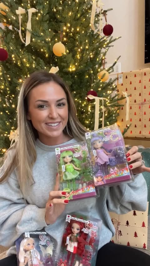 Instagram post by @camenyoungblood for Rainbow High. Caption reads: [...] through imaginary play with the Rainbow High....