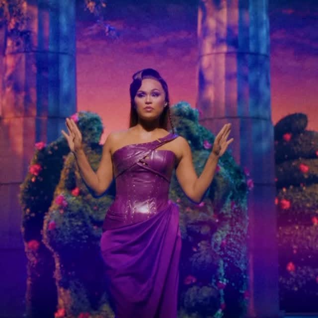 Instagram post by @whatsonstage for Disney. Caption reads: You will say you’re in love after this one!

See....