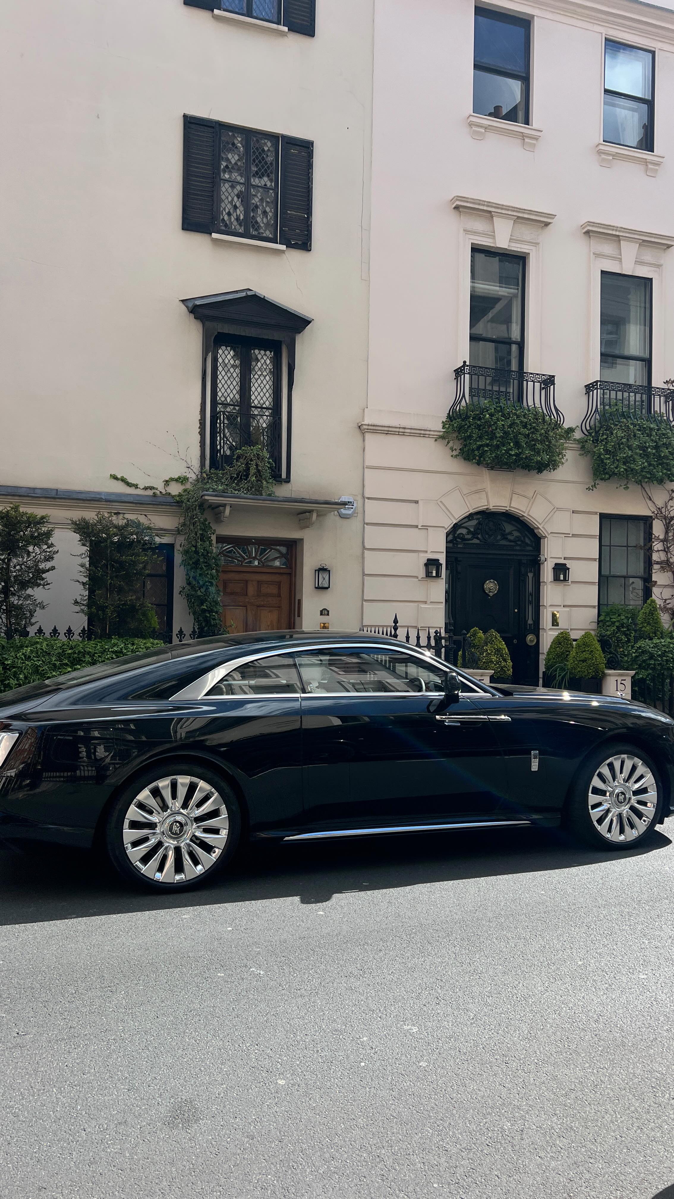 Instagram post by @zinafashionvibe for ARKET. Caption reads: Dark chocolate obsession 🤎 #GRWM #chocolate....