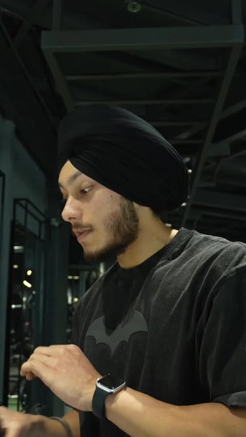 Instagram post by @ravneet_fit for MuscleBlaze. Caption reads: [...] — clean energy, no crash. @muscleblaze....