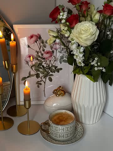 Instagram post by @stefanadavid for Poster Store. Caption reads: [...] 🐣 Love to decorate my home with....