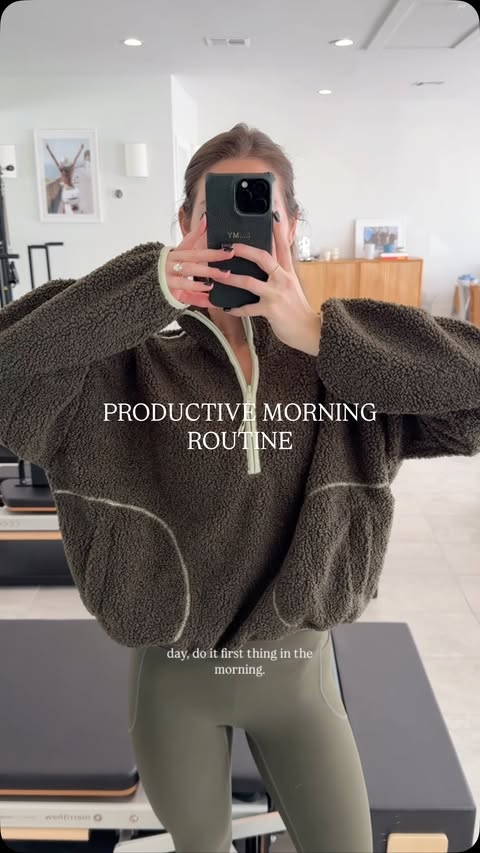 Instagram post by @the.dailyrule for Old Navy. Caption reads: [...] stay productive on my busy days ft the....