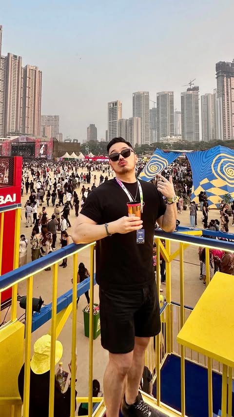 Instagram post by @thisisfridayyy for Johnnie Walker. Caption reads: [...] Lolla buzz. ⠀ #Invited #JWBlonde....