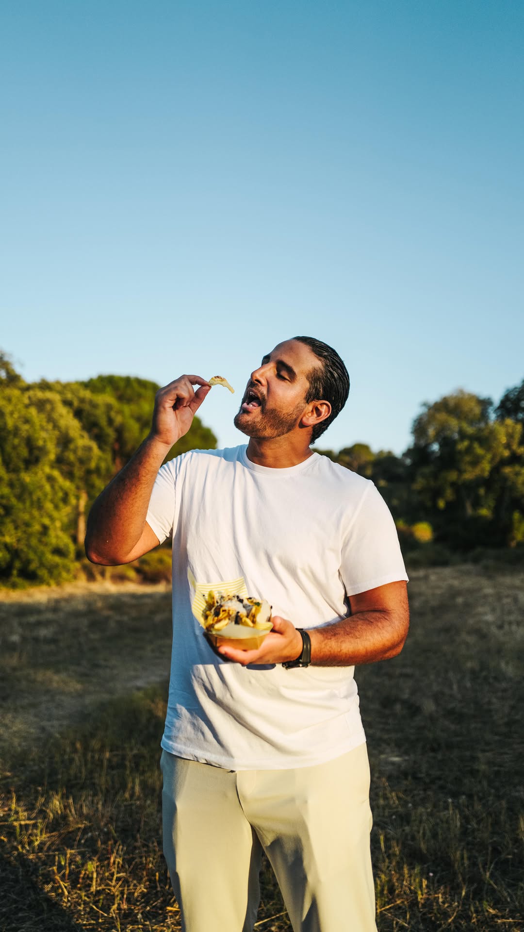 Instagram post by @mohamedcheikh_ for Lay's. Caption reads: Qui a dit que les chips ne pouvaient pas avoir un....