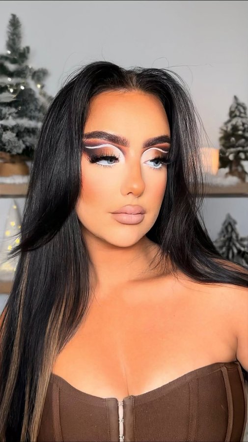 Instagram post by @cariadryan for mallowsbeauty. Caption reads: @mallowsbeauty Advent Calendar review !!! ✨🎄🫧....