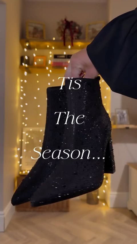 Instagram post by @motherhood_styled for Deichmann. Caption reads: Tis the season…

To let your footwear and....