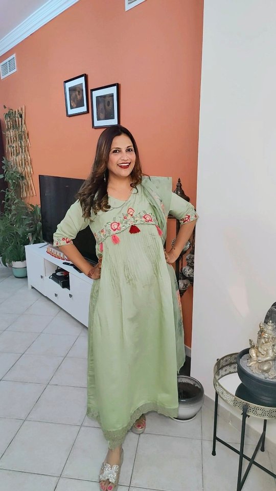 Instagram post by @neetamundraa for Urban Company. Caption reads: Stress-free Diwali prep? 
Yes please! 

From....