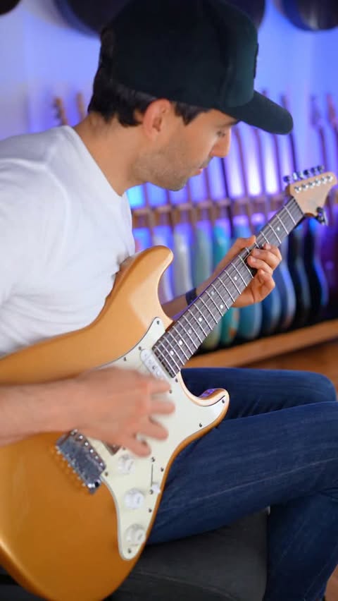 Instagram post by @alaniarussi for Moises. Caption reads: Learning solos just got easier with @moises.ai 🎸....