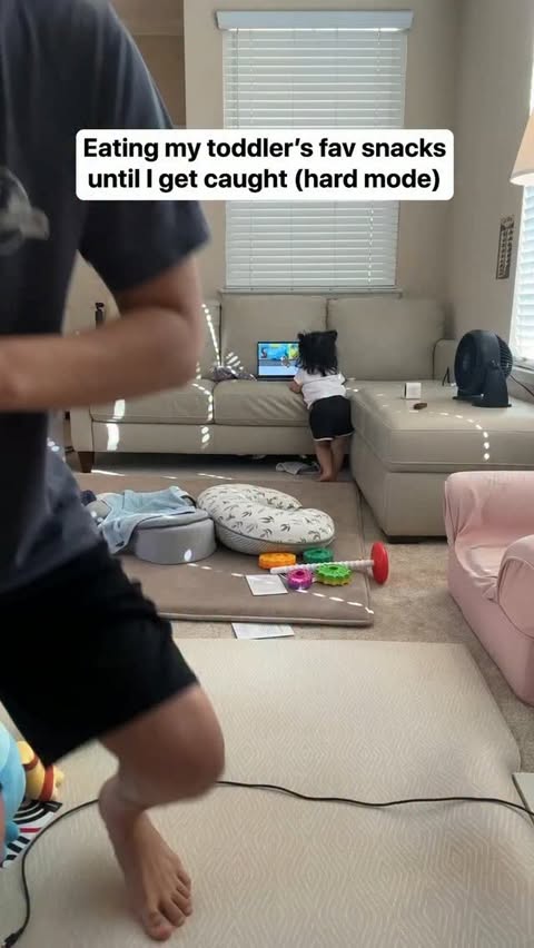 Instagram post by @koohry for Little Spoon. Caption reads: [...] notice?! Or is the screen too strong?....