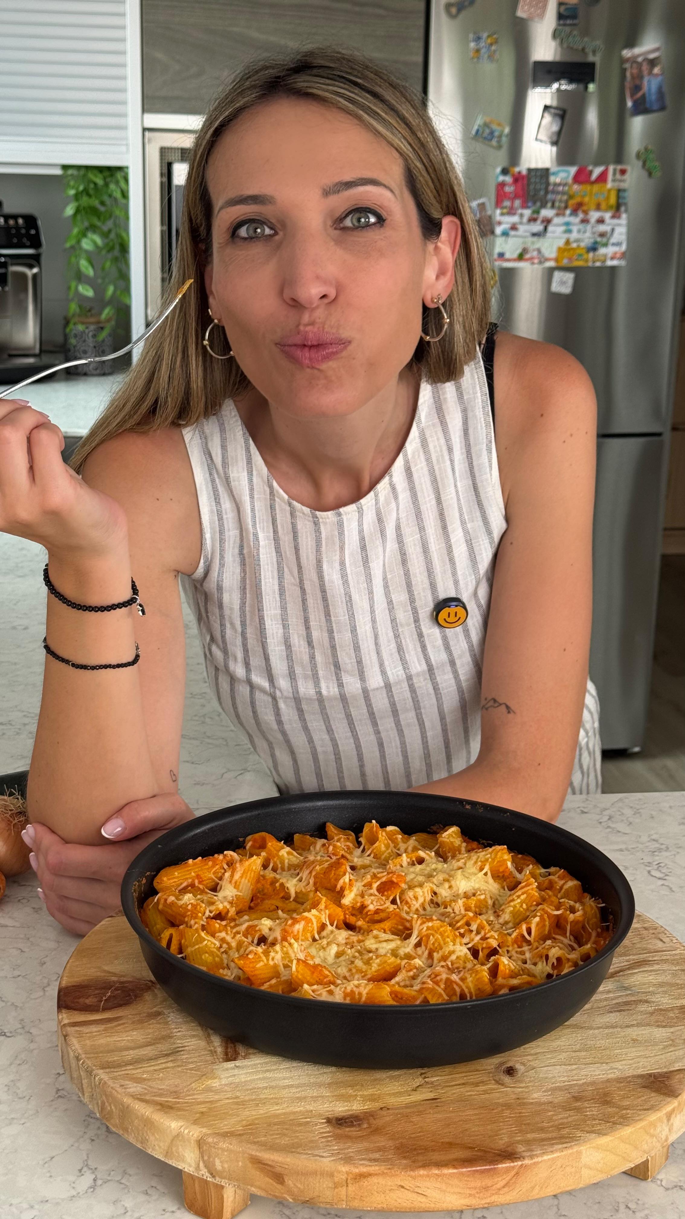Instagram post by @mirpratur for Tefal. Caption reads: PASTA CON 6 VERDURAS 🥒🥕🍆🫑🍅
¿Te suena eso de....