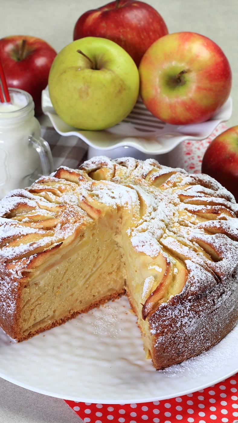 Instagram post by @piovono.ricette for Kenwood Club. Caption reads: Il profumo delle torte fatte in casa è sempre....