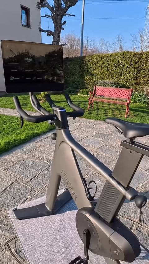 Instagram post by @jacobilli for Speediance. Caption reads: [...] link nelle stories! #VeloNix #Speediance....