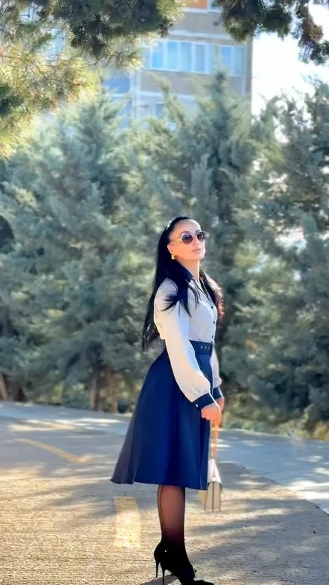 Instagram post by @_doctorr for Retro Stage. Caption reads: [...] elegance that is always relevant....