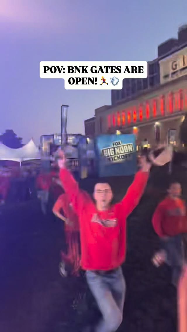 Instagram post by @bnkonfox for Barstool Sports. Caption reads: IT’S GAME DAY @illinifootball FANS 🏈🔥 Sponsored....